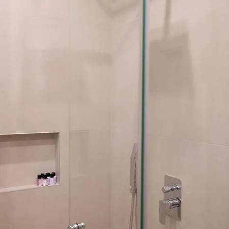 Hotel Majestic Radhimë