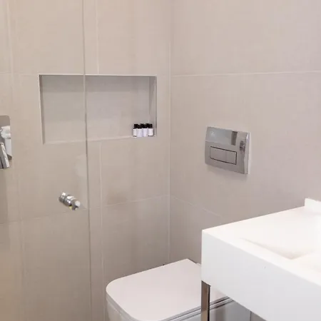 酒店 Majestic Radhimë