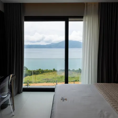 מלון Majestic 4*