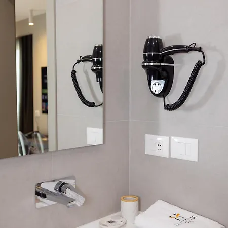 Majestic מלון Radhimë