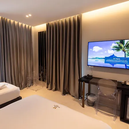 Majestic מלון Radhimë